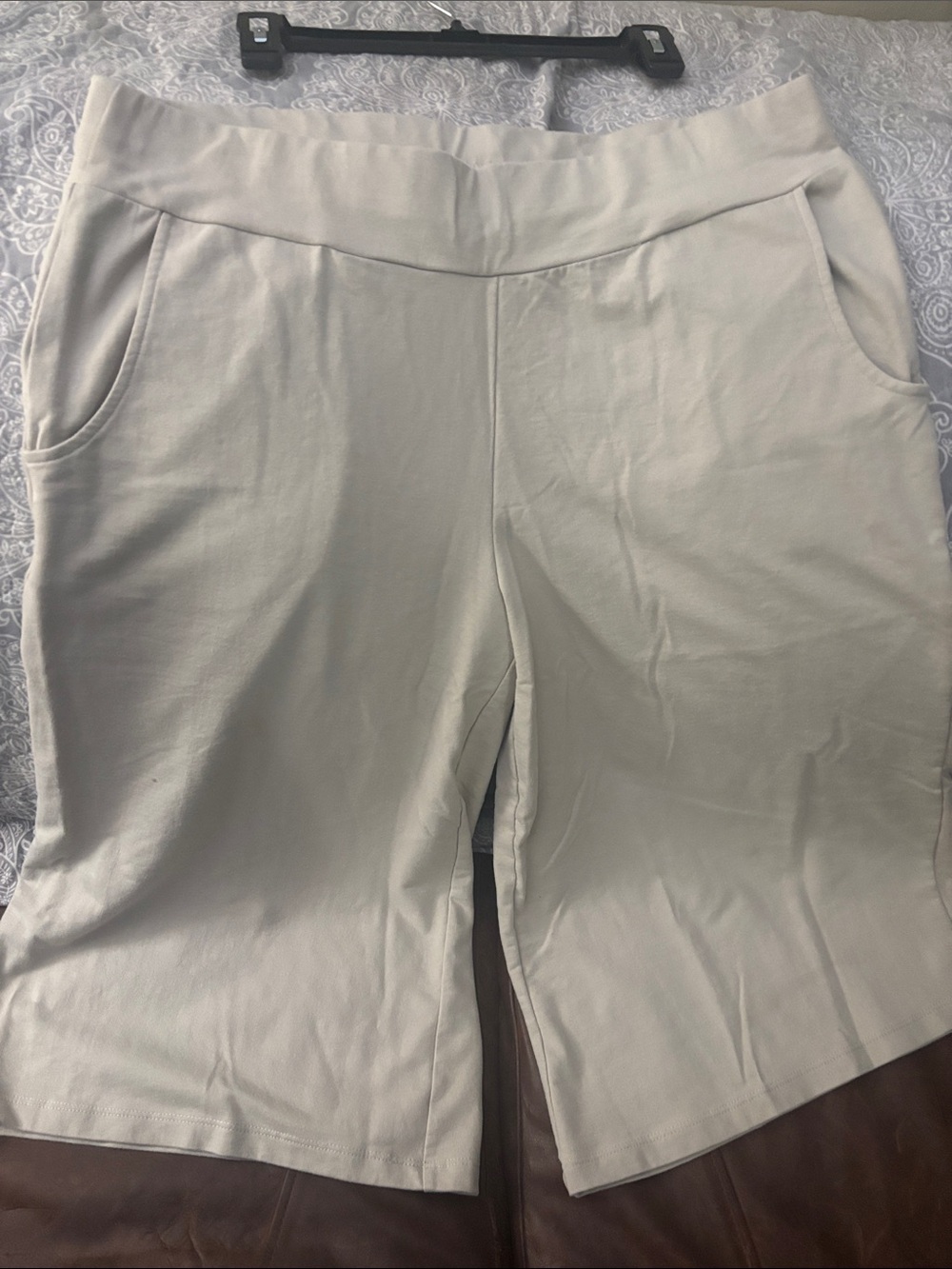 Serengeti Cream Wide-Leg Pull-On Capris